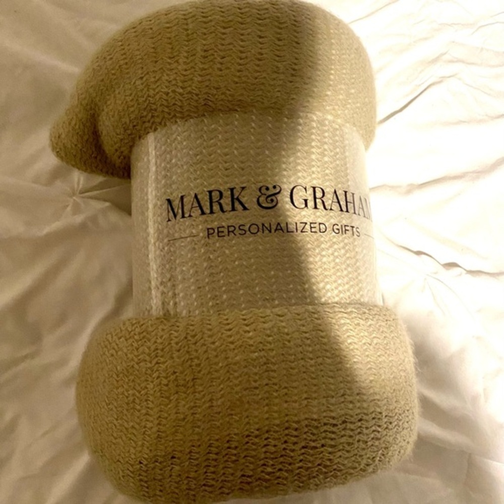 Cozy & comfy throw blanket neutral color